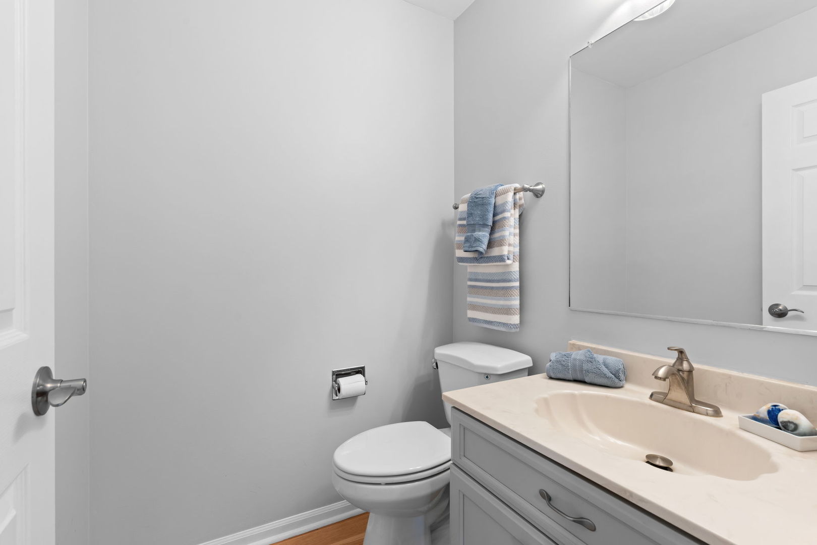 1289 Westport Ridge Crystal Lake, IL 60014 - Photo 8 of 27 a bathroom with a sink toilet and mirror