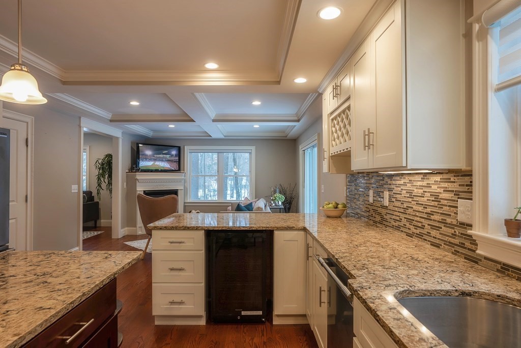 611 Springs Road Bedford, MA 01730 - Photo 8 of 42 Gallery Image 8