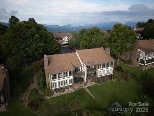 $475,000 | 204 Fleetwood Plaza, Hendersonville, NC 28739