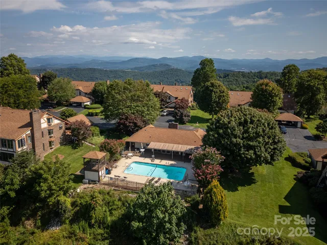 $475,000 | 204 Fleetwood Plaza, Hendersonville, NC 28739