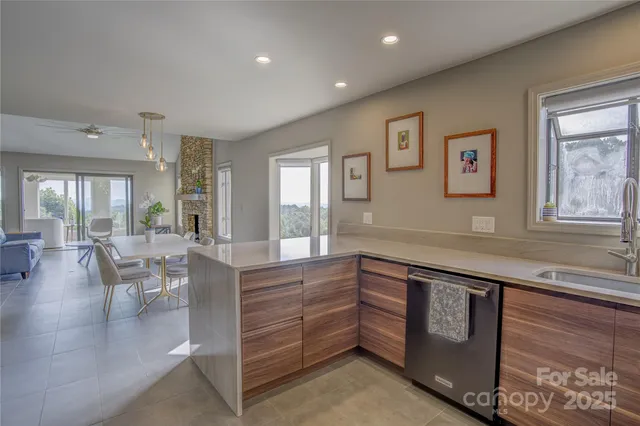 $475,000 | 204 Fleetwood Plaza, Hendersonville, NC 28739