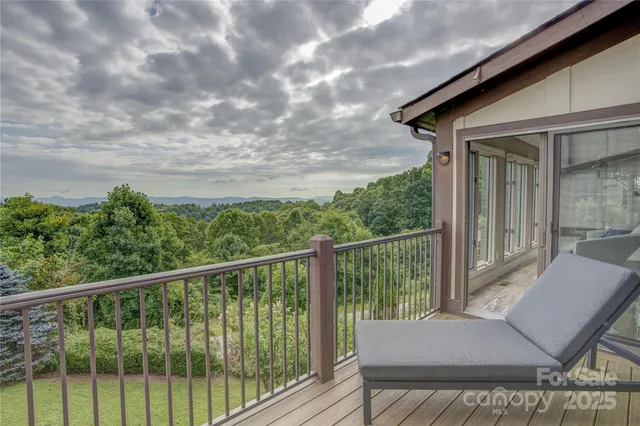 $475,000 | 204 Fleetwood Plaza, Hendersonville, NC 28739