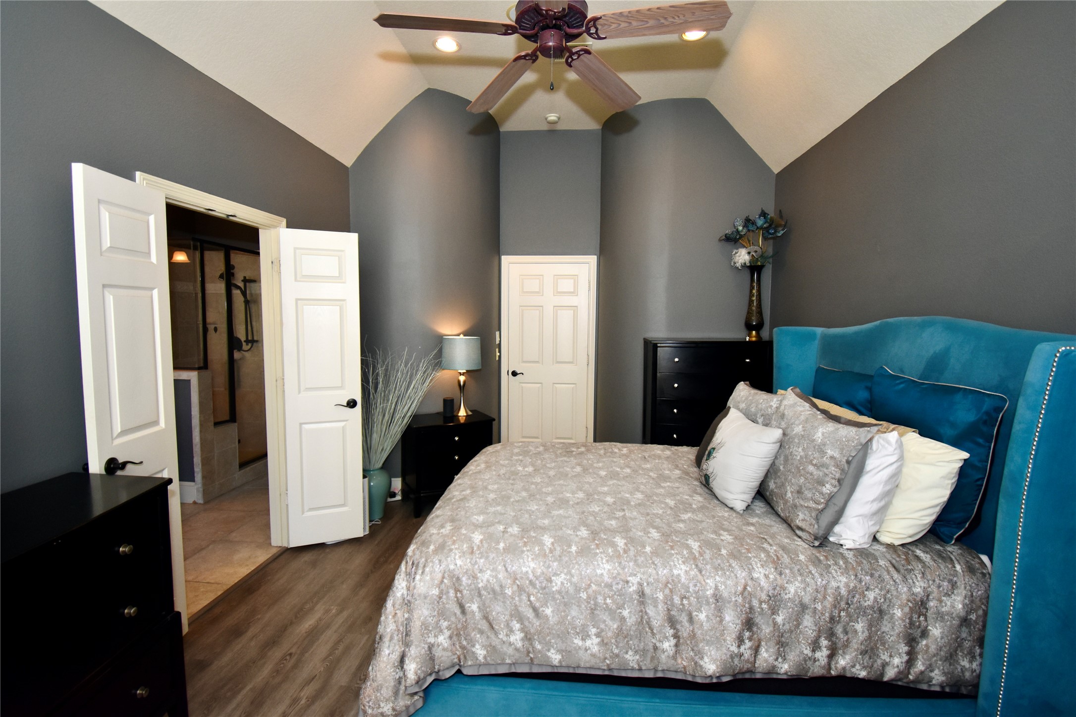 326 Gregg Street Houston, TX 77020 - Photo 17 of 26 a bedroom with a bed and a chandelier