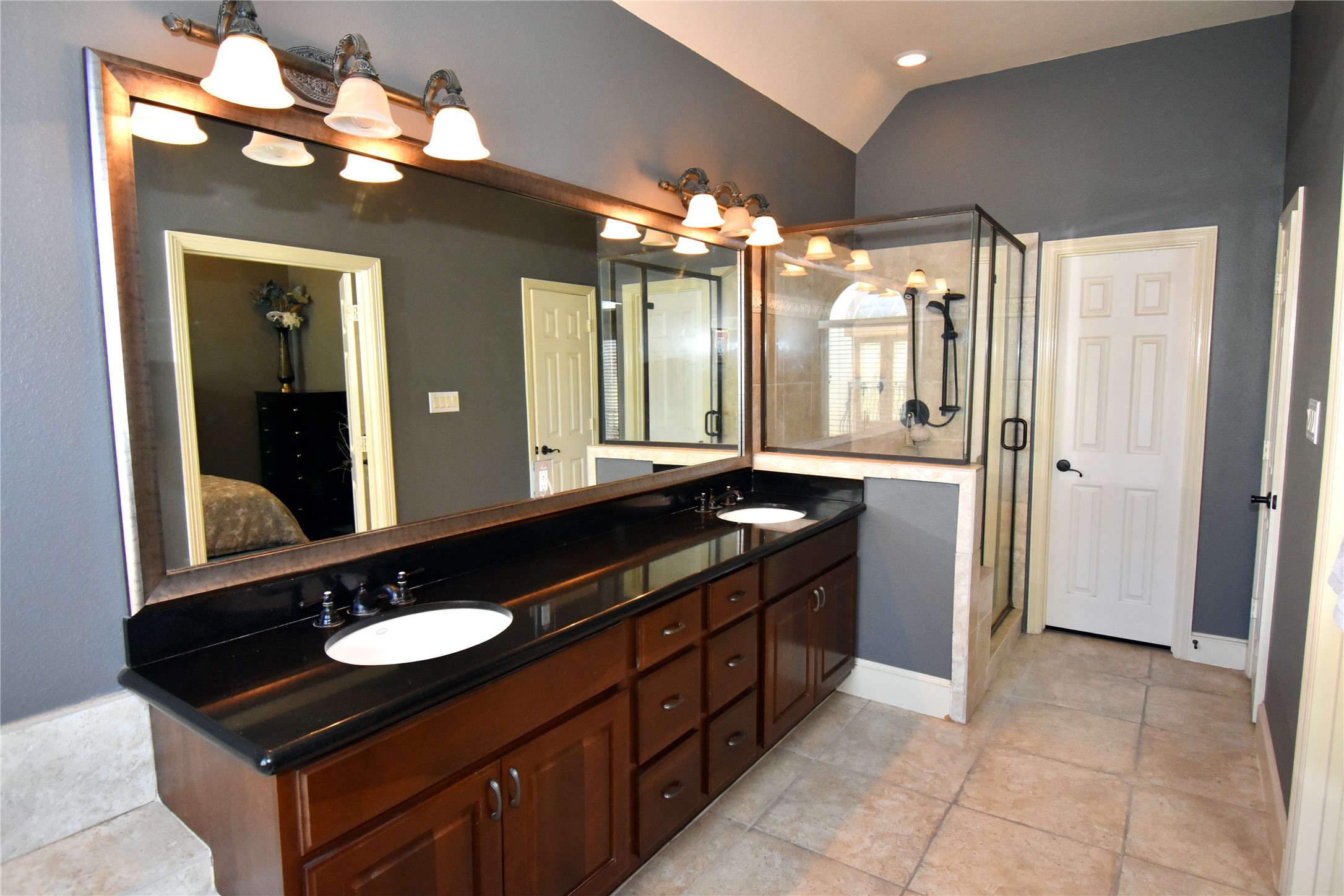 326 Gregg Street Houston, TX 77020 - Photo 18 of 26 a bathroom with a double vanity sink and a mirror