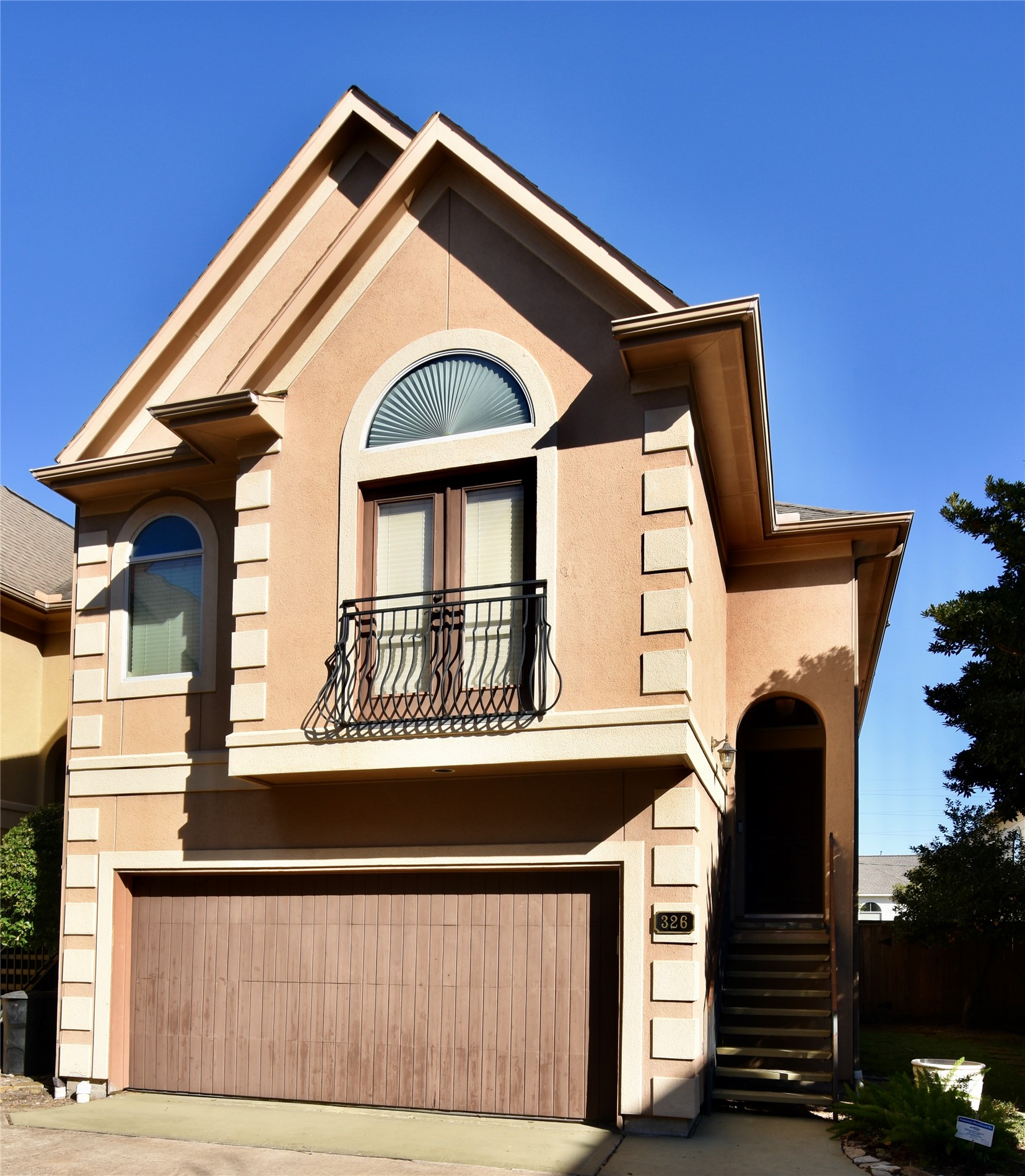 326 Gregg Street Houston, TX 77020 - Photo 24 of 26 a view of a white house with large windows