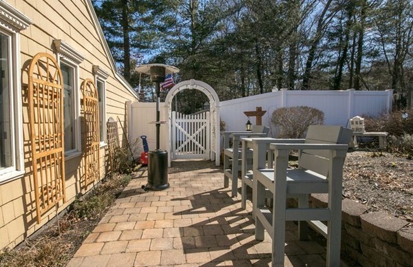 35 Coolidge Road Norwell, MA 02061 - Photo 8 of 9 Gallery Image 8