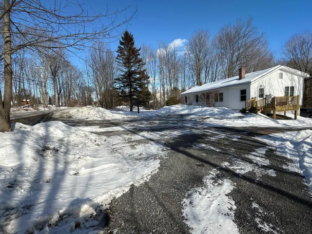 $299,900 | 2959 Middle Road, Sidney, ME 04330