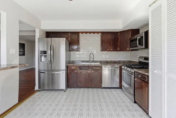 $389,999 | 9021 Primrose Lane, Hickory Hills, IL 60457