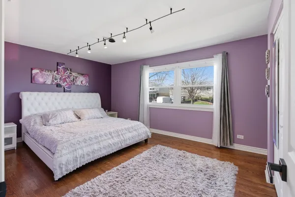 $389,999 | 9021 Primrose Lane, Hickory Hills, IL 60457