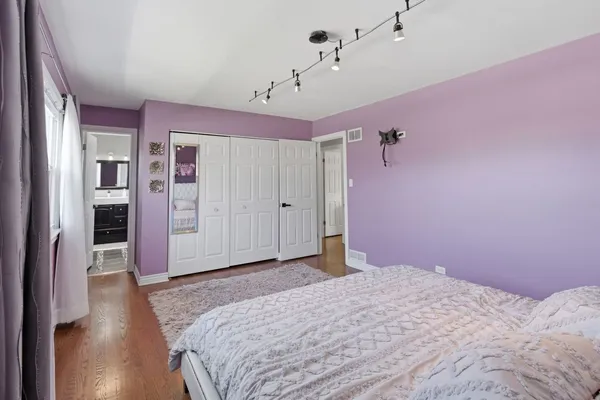 $389,999 | 9021 Primrose Lane, Hickory Hills, IL 60457