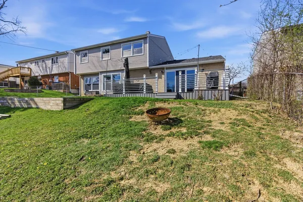 $389,999 | 9021 Primrose Lane, Hickory Hills, IL 60457