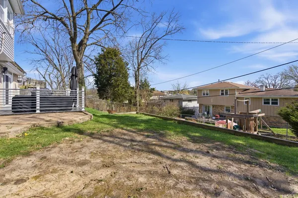 $389,999 | 9021 Primrose Lane, Hickory Hills, IL 60457