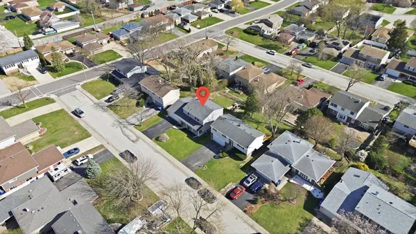 $389,999 | 9021 Primrose Lane, Hickory Hills, IL 60457