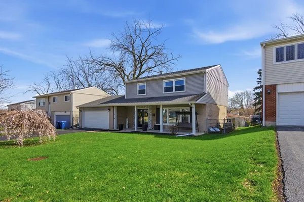$389,999 | 9021 Primrose Lane, Hickory Hills, IL 60457