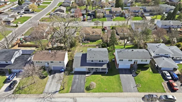 $389,999 | 9021 Primrose Lane, Hickory Hills, IL 60457