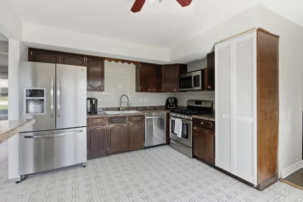 $389,999 | 9021 Primrose Lane, Hickory Hills, IL 60457