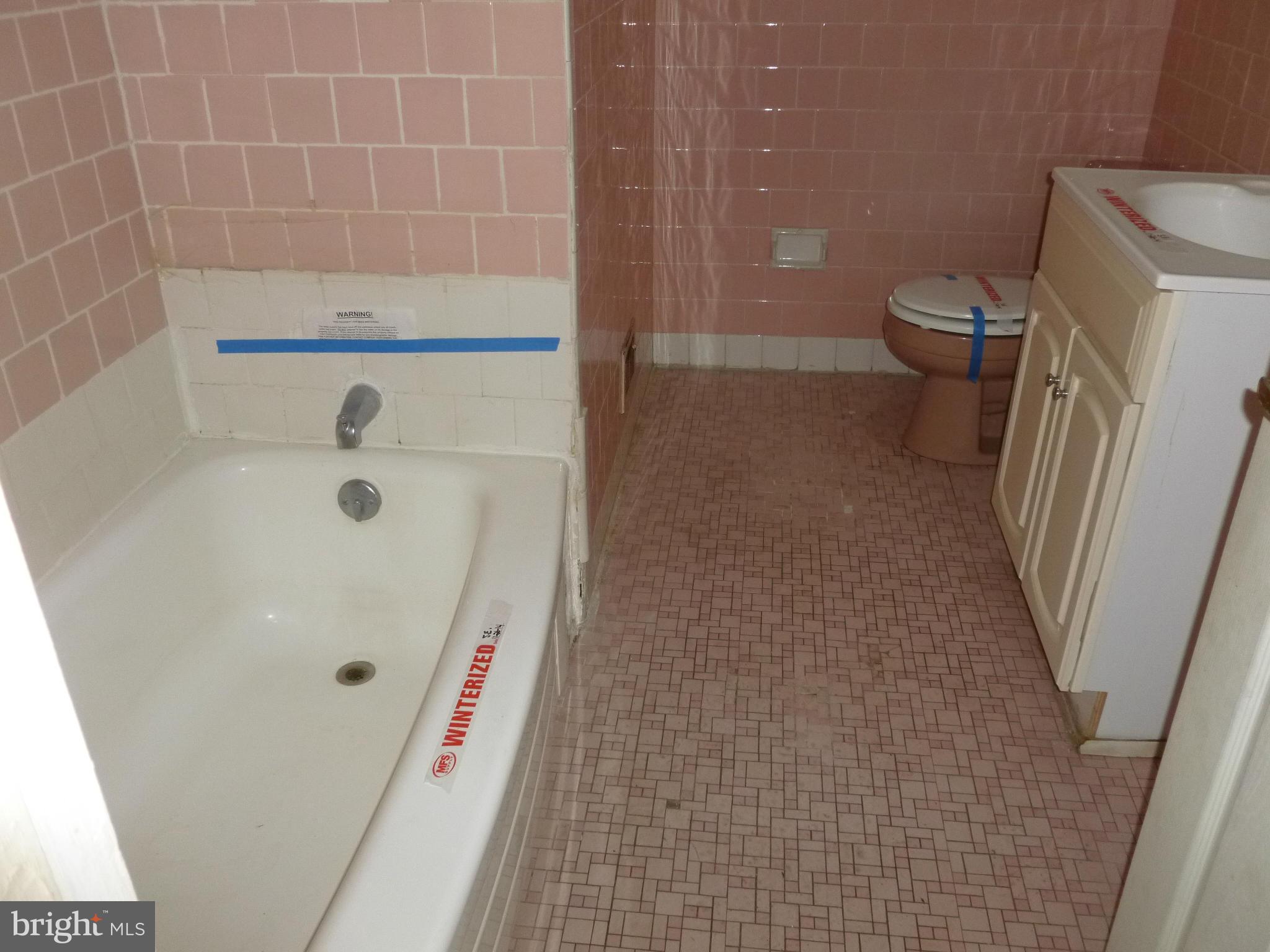 4816 Midline Road Baltimore, MD 21206 - Photo 5 of 8 Bath