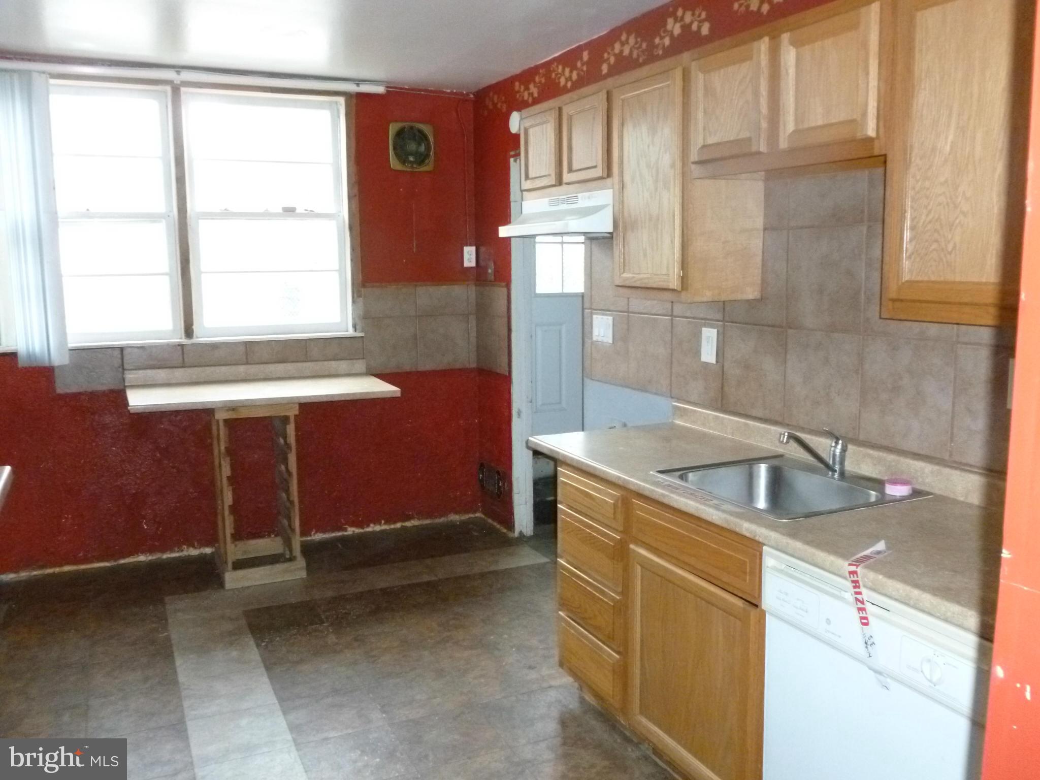 4816 Midline Road Baltimore, MD 21206 - Photo 7 of 8 Kitchen