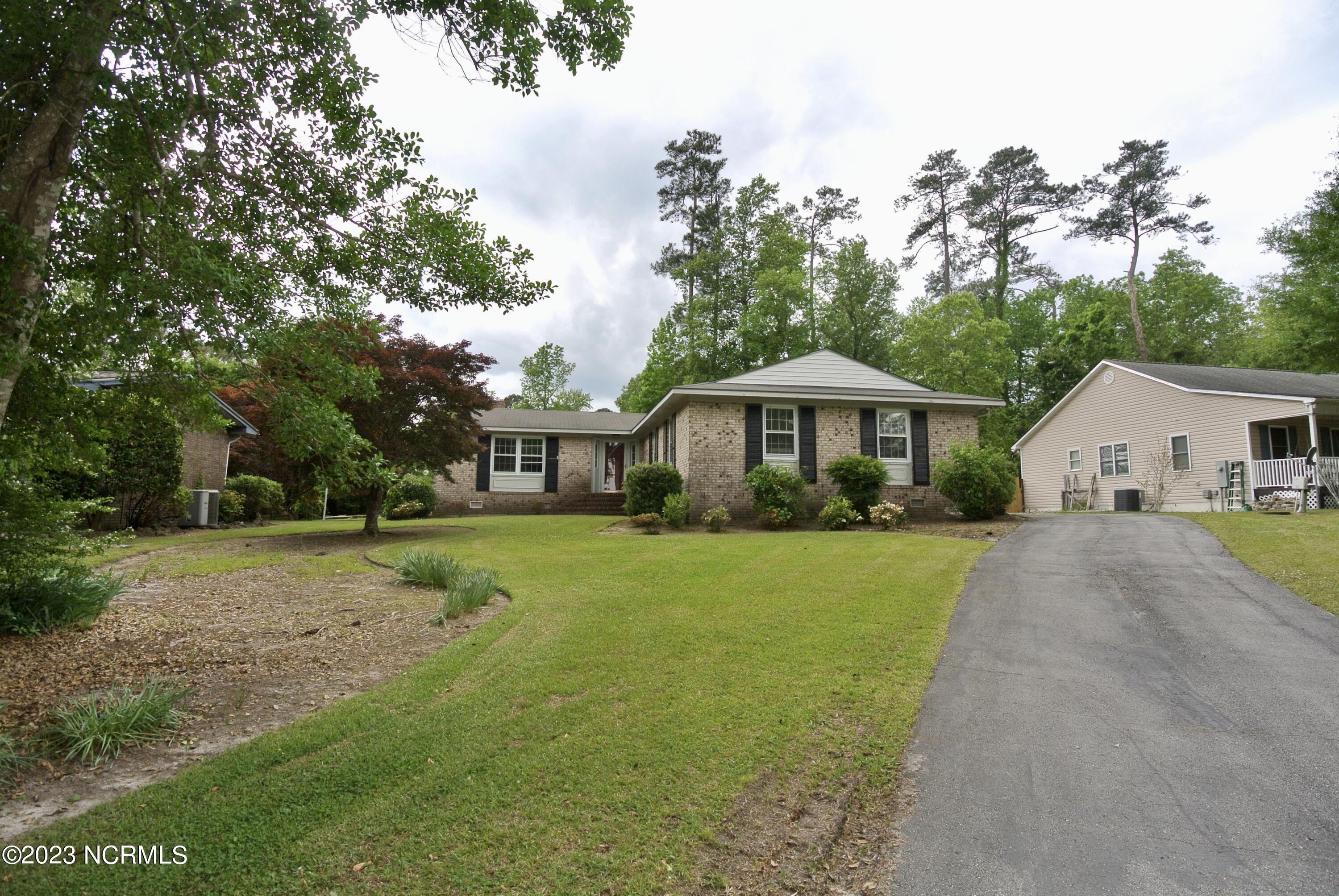 2129 Neuse Cliffs Circle New Bern, NC 28560 - Photo 2 of 27 DSC_5819