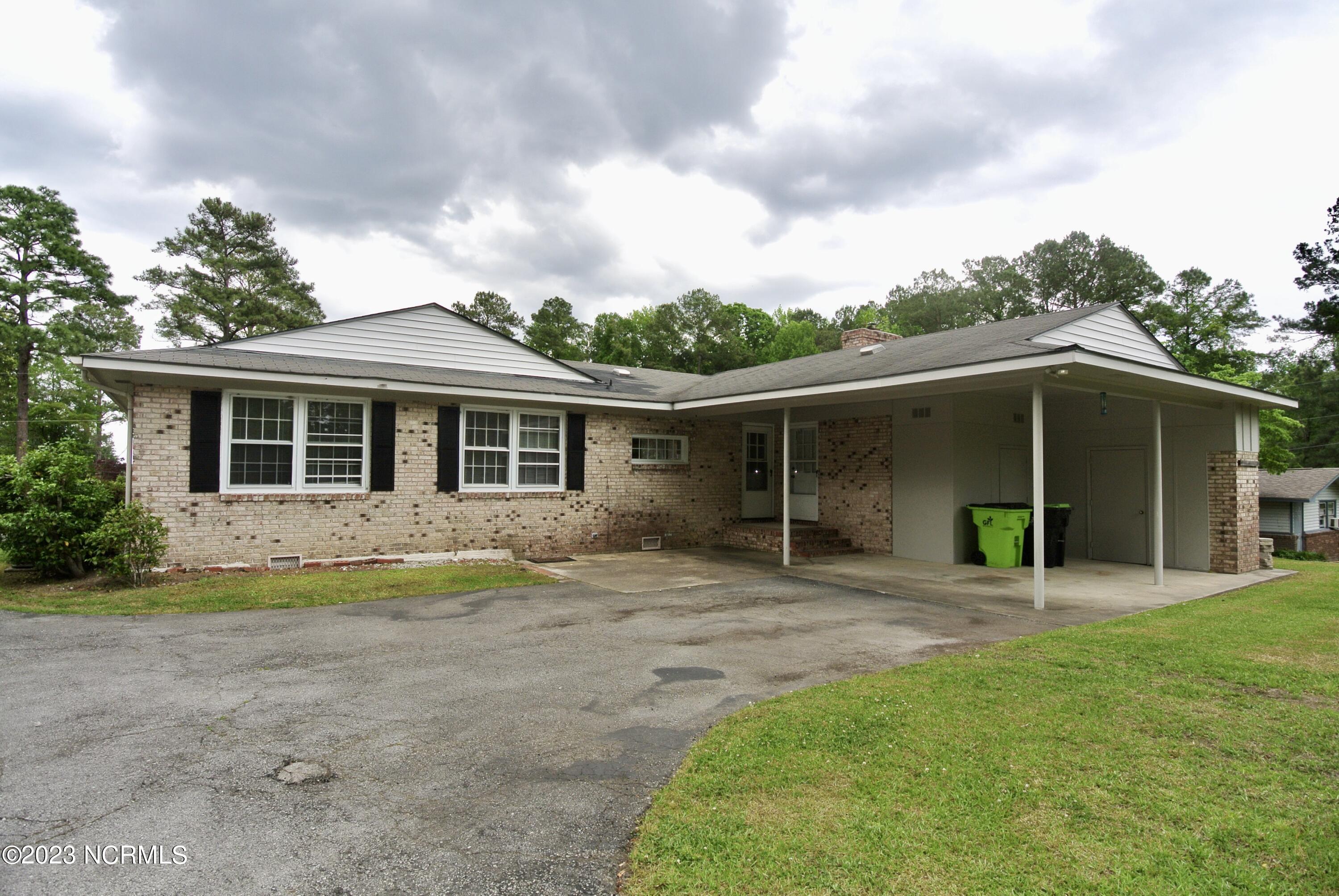 2129 Neuse Cliffs Circle New Bern, NC 28560 - Photo 26 of 27 Back view of house