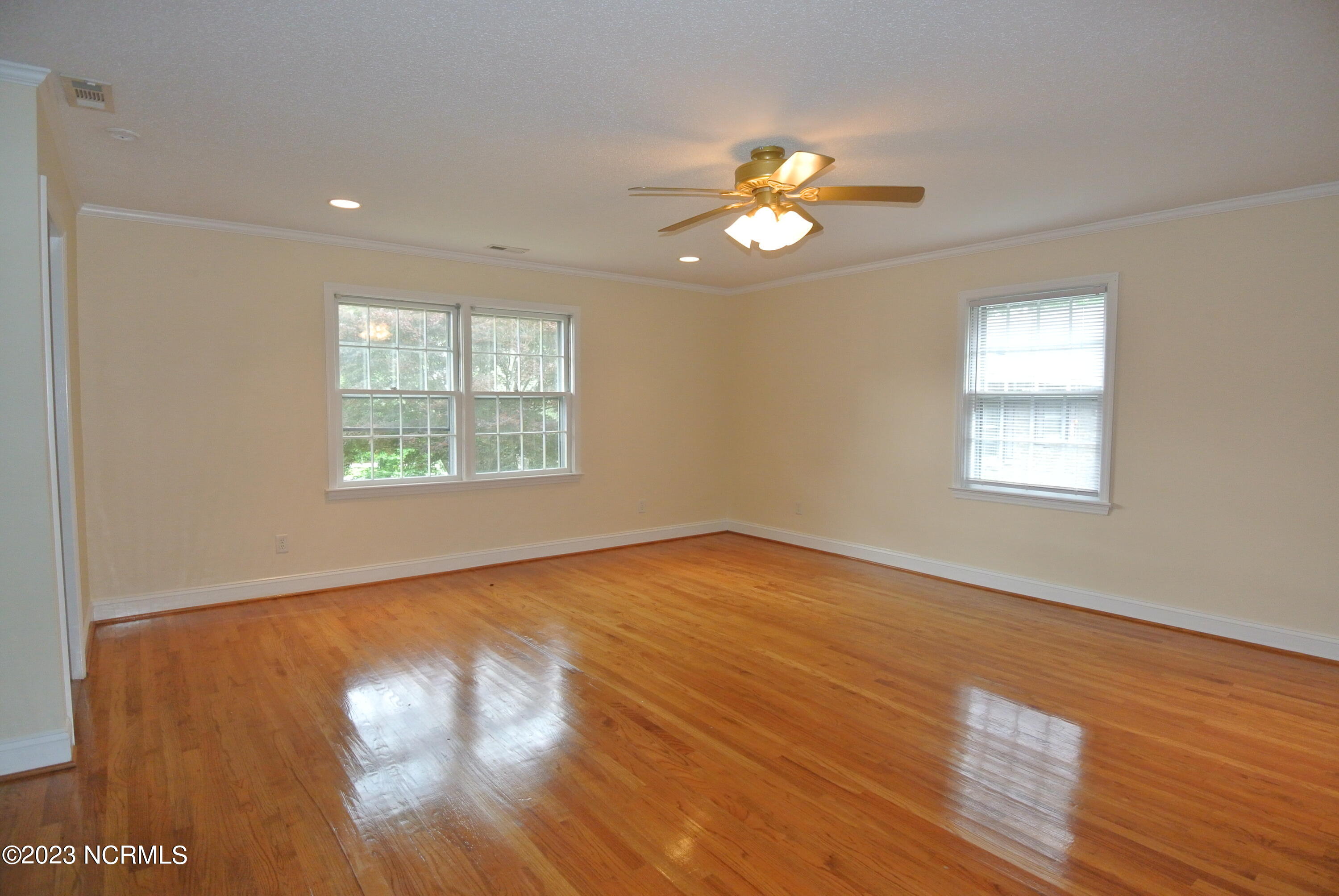 2129 Neuse Cliffs Circle New Bern, NC 28560 - Photo 4 of 27 DSC_5834