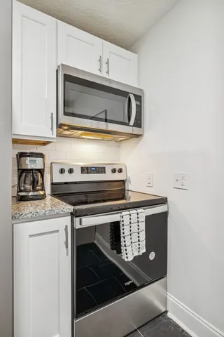 $1,900 | 501 B Meridian Street, Nashville, TN 37207