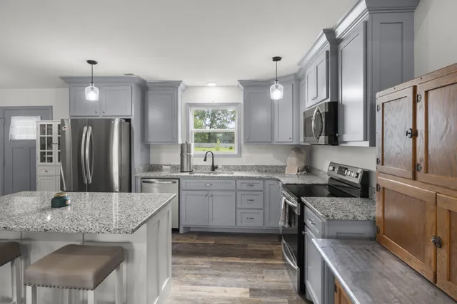 $299,999 | 1072 Dugout Road, Summertown, TN 38483