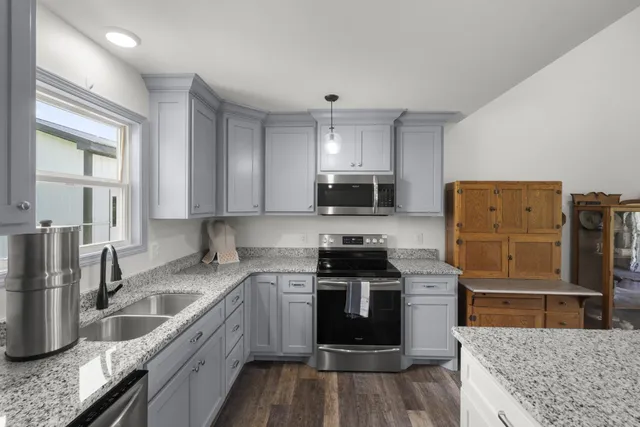 $299,999 | 1072 Dugout Road, Summertown, TN 38483