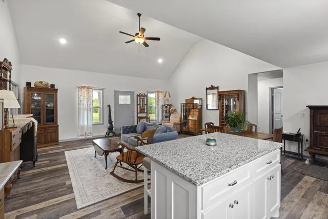 $299,999 | 1072 Dugout Road, Summertown, TN 38483