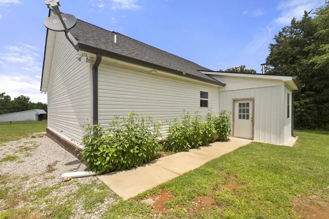 $299,999 | 1072 Dugout Road, Summertown, TN 38483
