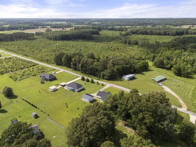 $299,999 | 1072 Dugout Road, Summertown, TN 38483