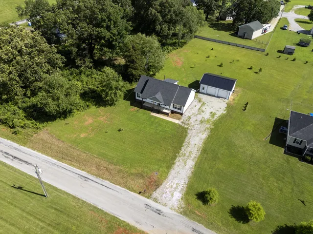 $299,999 | 1072 Dugout Road, Summertown, TN 38483