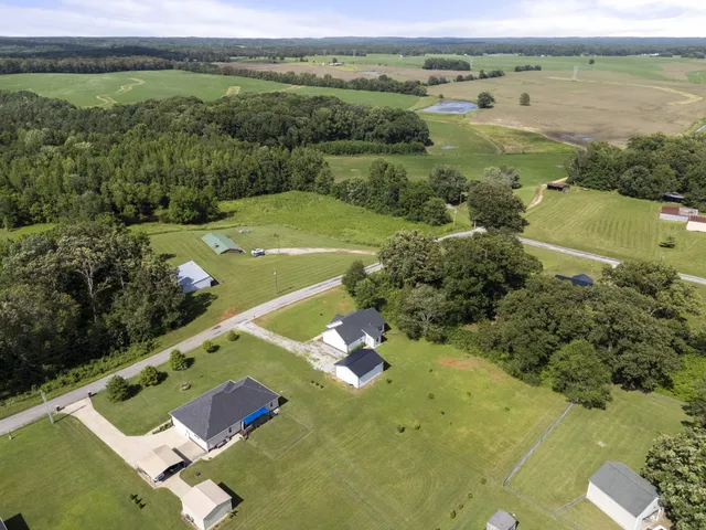 $299,999 | 1072 Dugout Road, Summertown, TN 38483