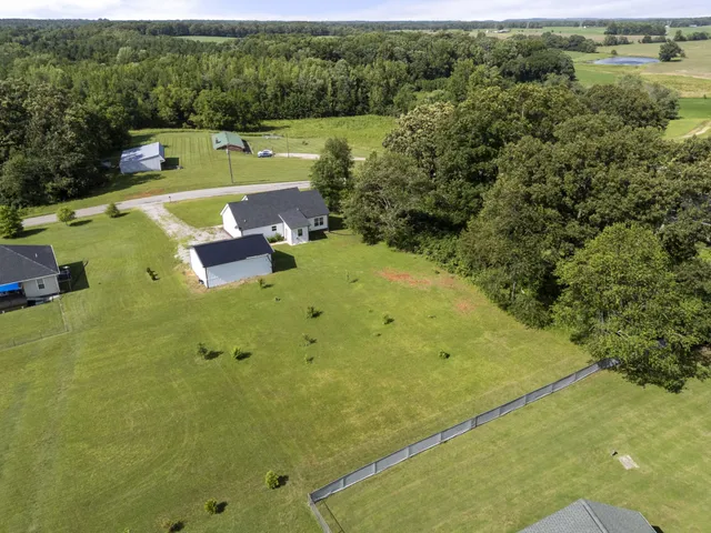 $299,999 | 1072 Dugout Road, Summertown, TN 38483