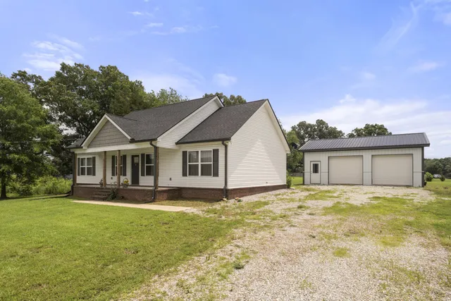 $299,999 | 1072 Dugout Road, Summertown, TN 38483