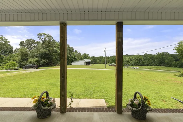 $299,999 | 1072 Dugout Road, Summertown, TN 38483