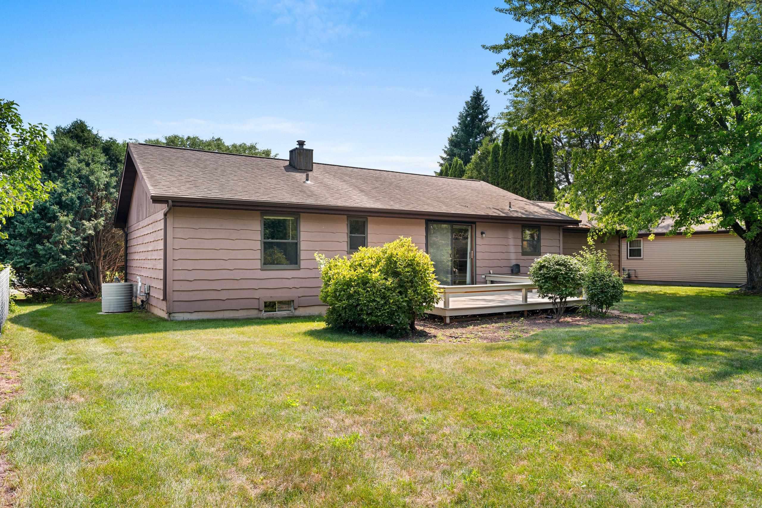 4718 Periwinkle Court Appleton, WI 54914 - Photo 2 of 49 Gallery Image 2