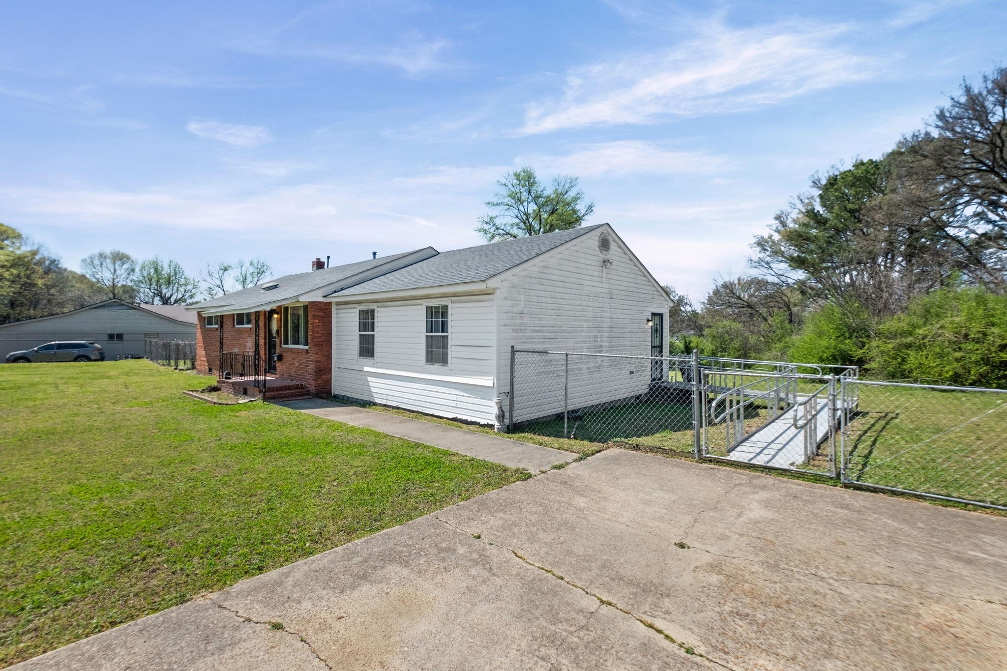 668 Westview Road Memphis, TN 38109 - Photo 23 of 27 View of front facade with a gate