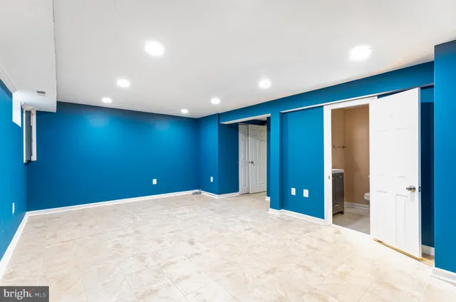 a view of a livingroom with a ceiling fan