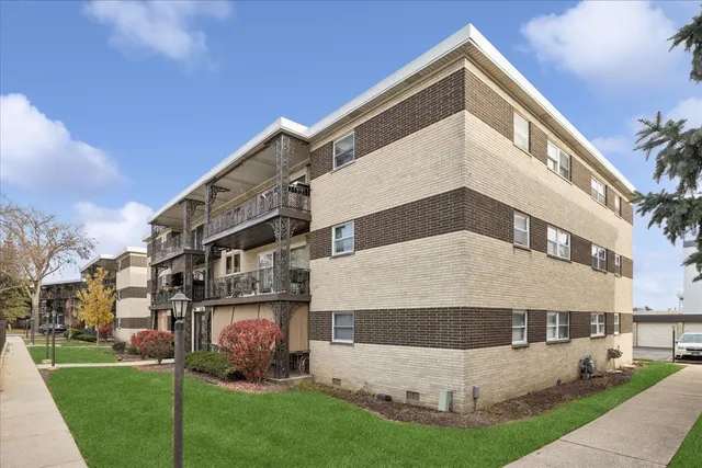 $205,000 | 935 South 8th Avenue, Unit 5, La Grange, IL 60525