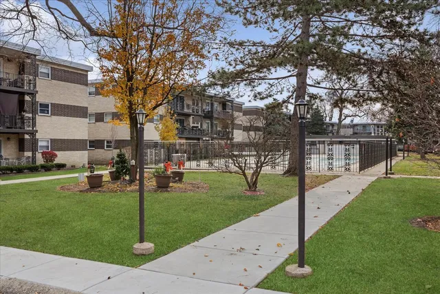 $205,000 | 935 South 8th Avenue, Unit 5, La Grange, IL 60525