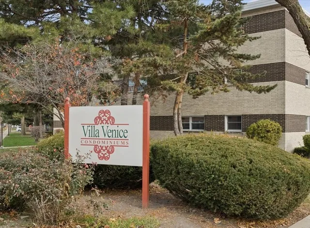 $205,000 | 935 South 8th Avenue, Unit 5, La Grange, IL 60525