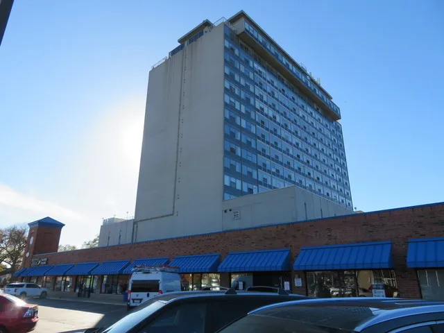 $119,900 | 7234 West North Avenue, Unit 907, Elmwood Park, IL 60707