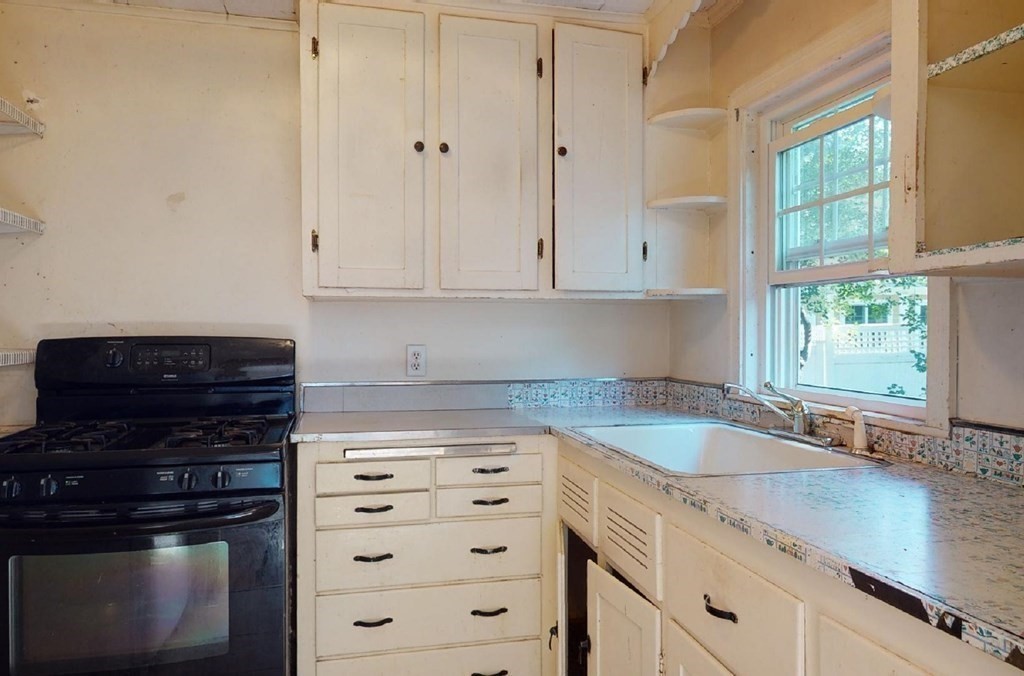 45 Burrwood Road Boston, MA 02132 - Photo 5 of 15 Gallery Image 5