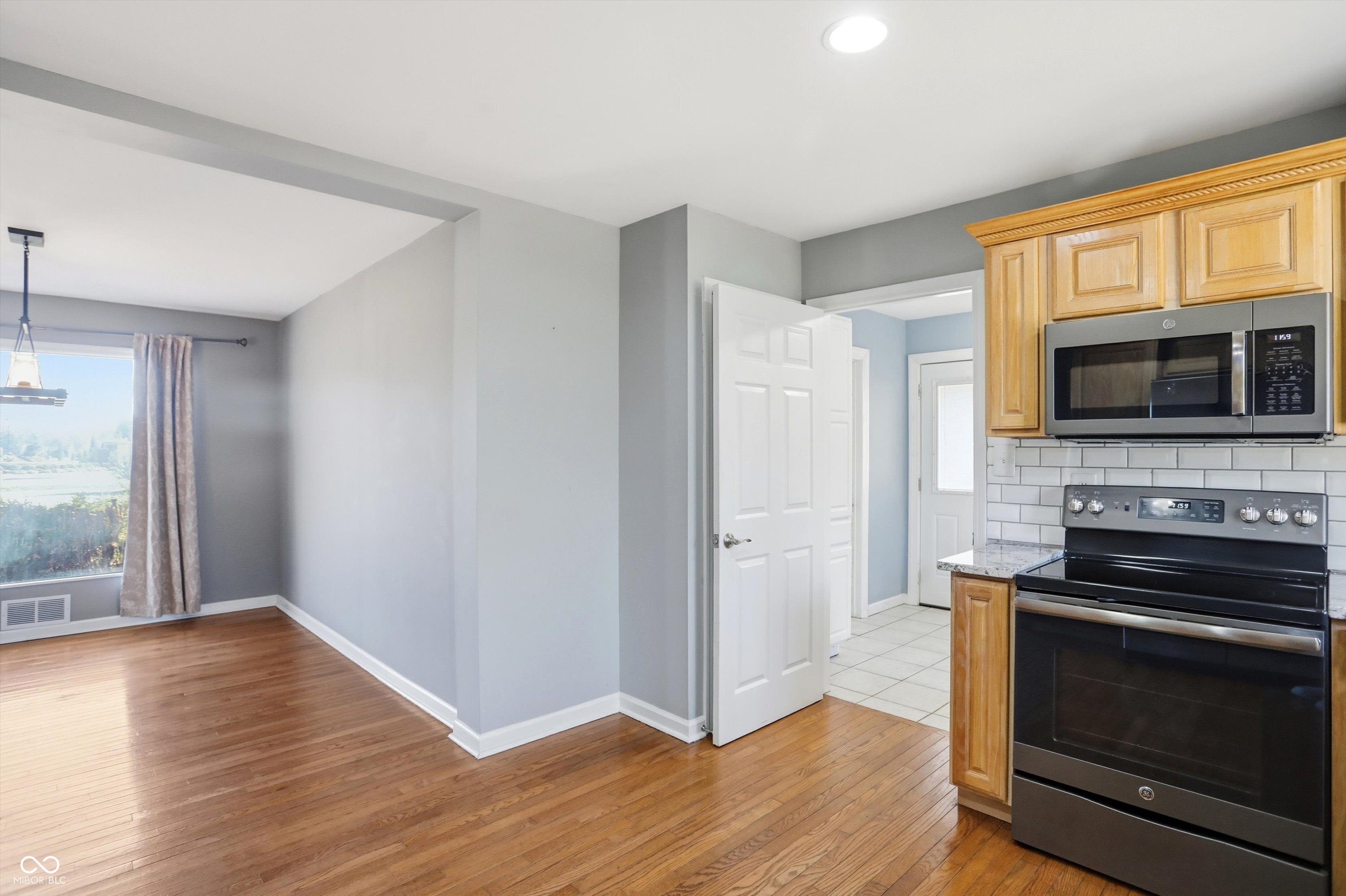 7026 Spring Mill Road Indianapolis, IN 46260 - Photo 19 of 48