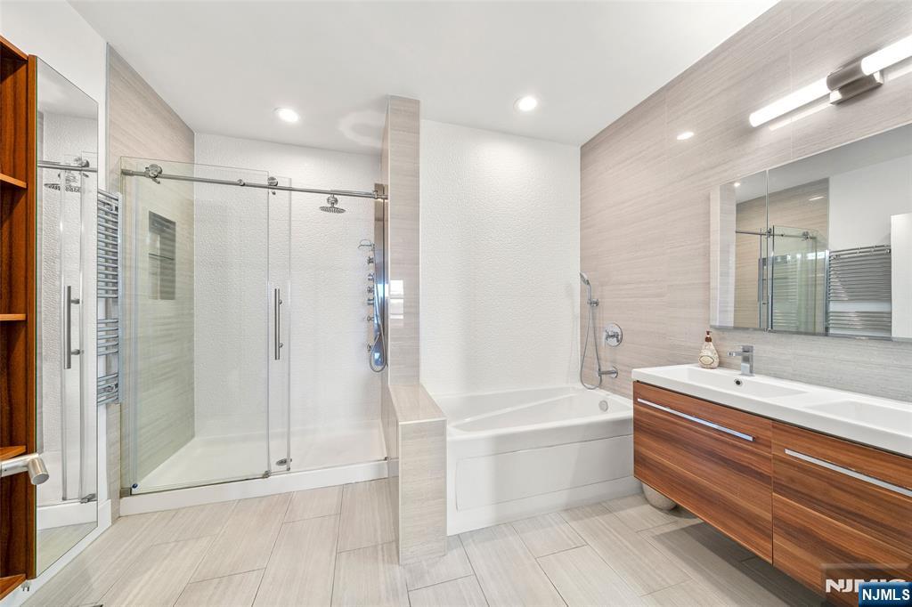 300 Gorge Road, Unit 58 Cliffside Park, NJ 07010 - Photo 22 of 32 a spacious bathroom with a bathtub shower and sink