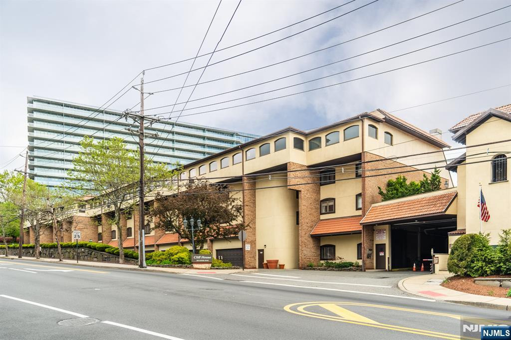 300 Gorge Road, Unit 58 Cliffside Park, NJ 07010 - Photo 30 of 32