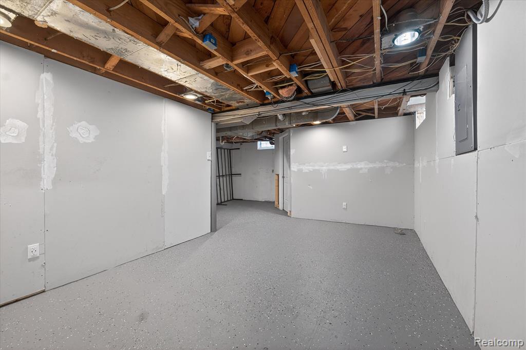 21211 Newcastle Road Harper Woods, MI 48225 - Photo 30 of 39 Gallery Image 30