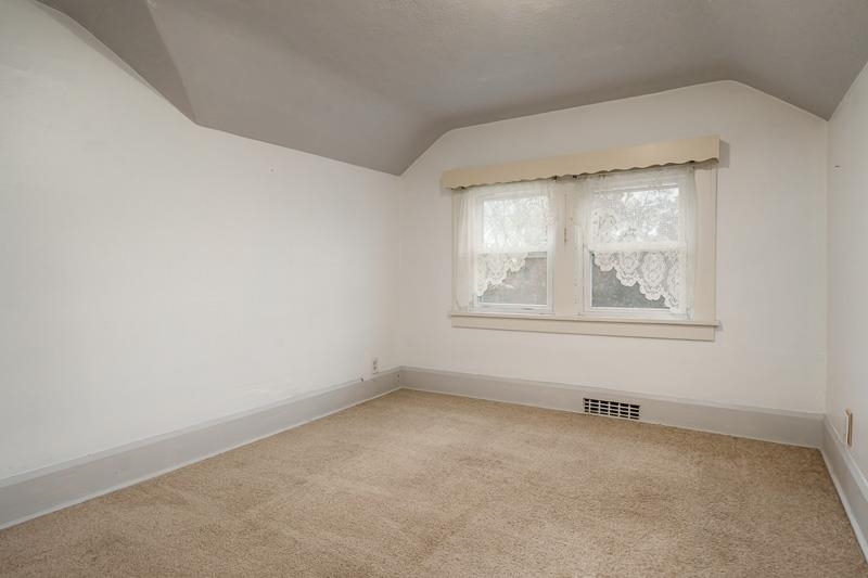 207 River Park Road Loves Park, IL 61111 - Photo 30 of 41 an empty room with windows