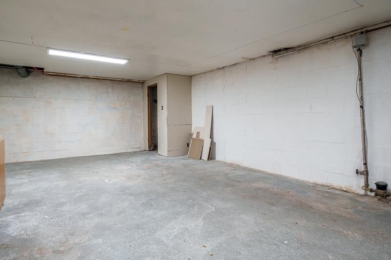207 River Park Road Loves Park, IL 61111 - Photo 37 of 41 a view of a livingroom with an empty space and a window